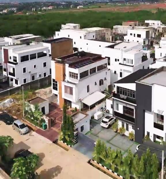 5-Bedroom Semi-Detached Duplex For Sale  Ochacho Estate, Lifecamp